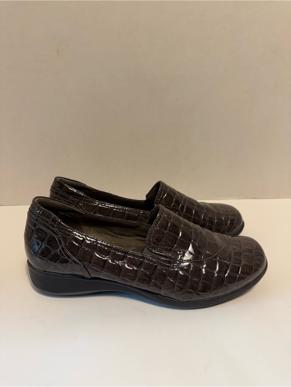 Clarks brown crocodile embossed slip-on loafer flats round toe womens 8.5